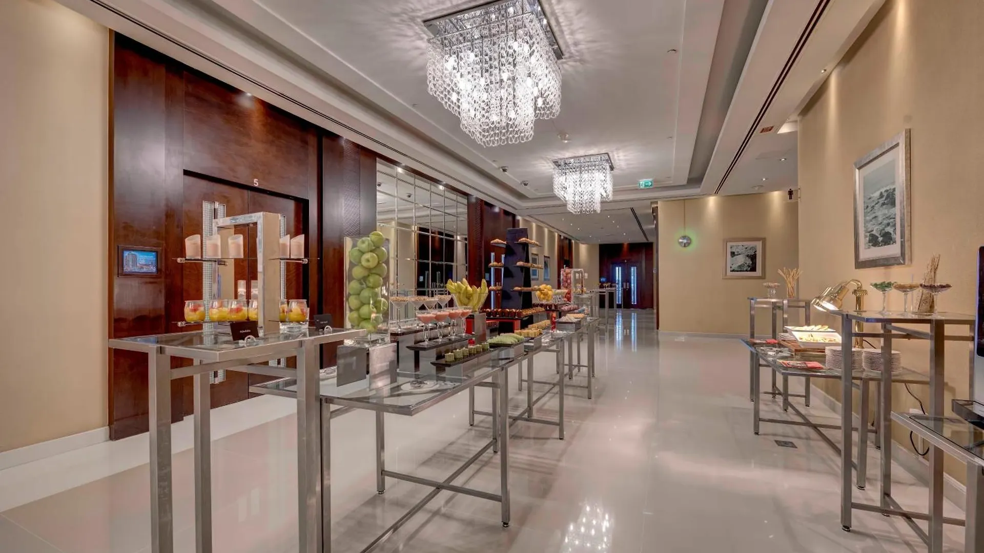 Media Rotana Dubai Hotel 5*,