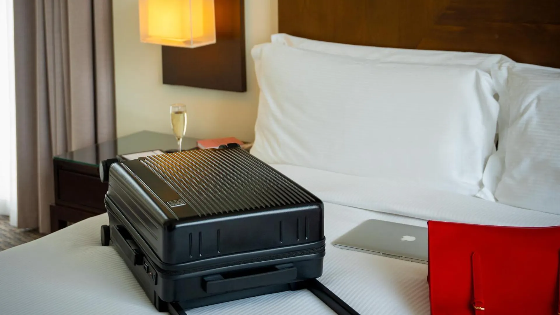 Media Rotana Dubai Hotel 5*,