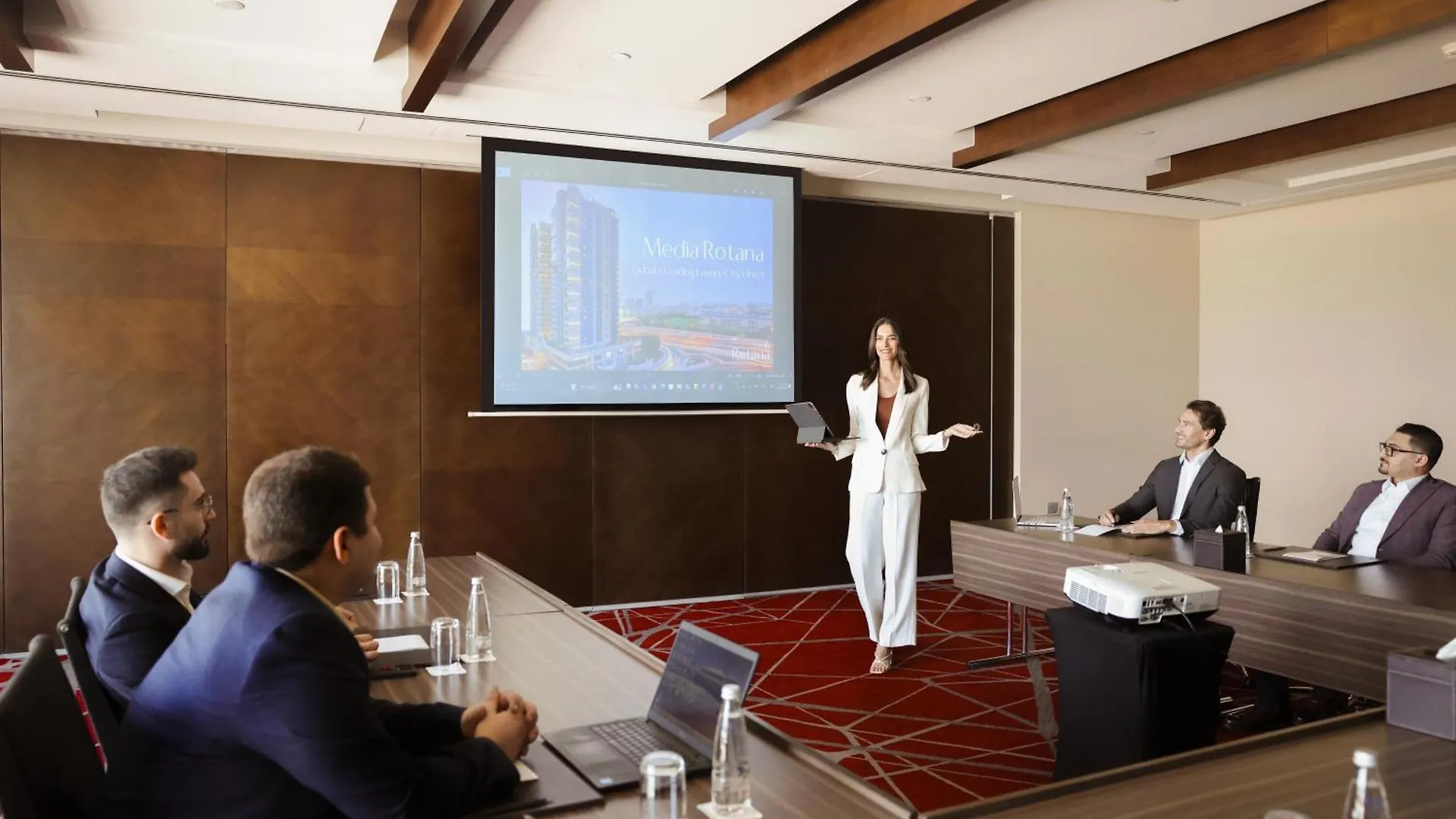 Media Rotana Dubai Hotel 5*,